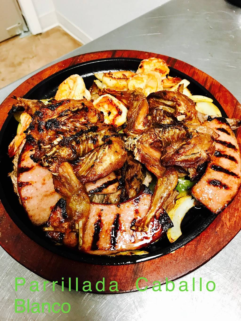 El Caballo Blanco Bar & Grill | restaurant | 6028 S Gessner Rd, Houston, TX 77036, USA | 7137711240 OR +1 713-771-1240