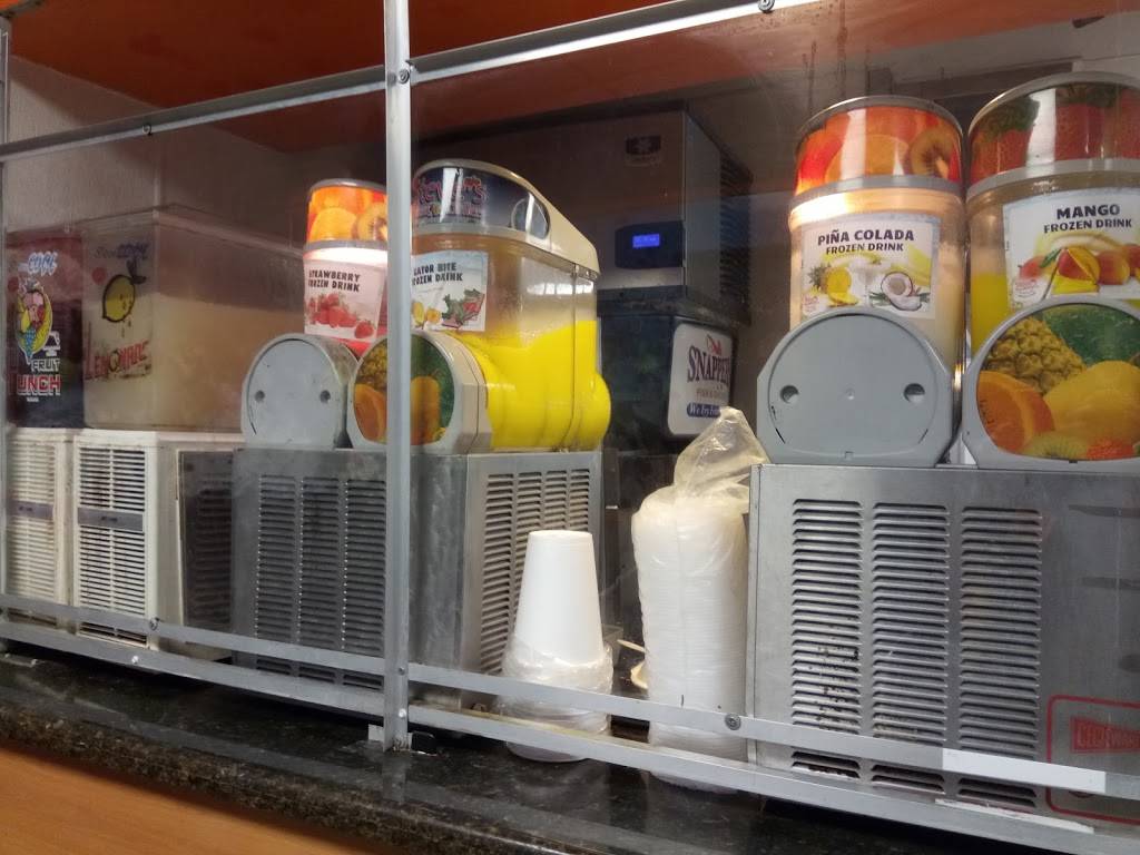 Snappers Fish & Chicken | restaurant | 4037 NW 19th St, Lauderhill, FL 33313, USA | 9549003142 OR +1 954-900-3142