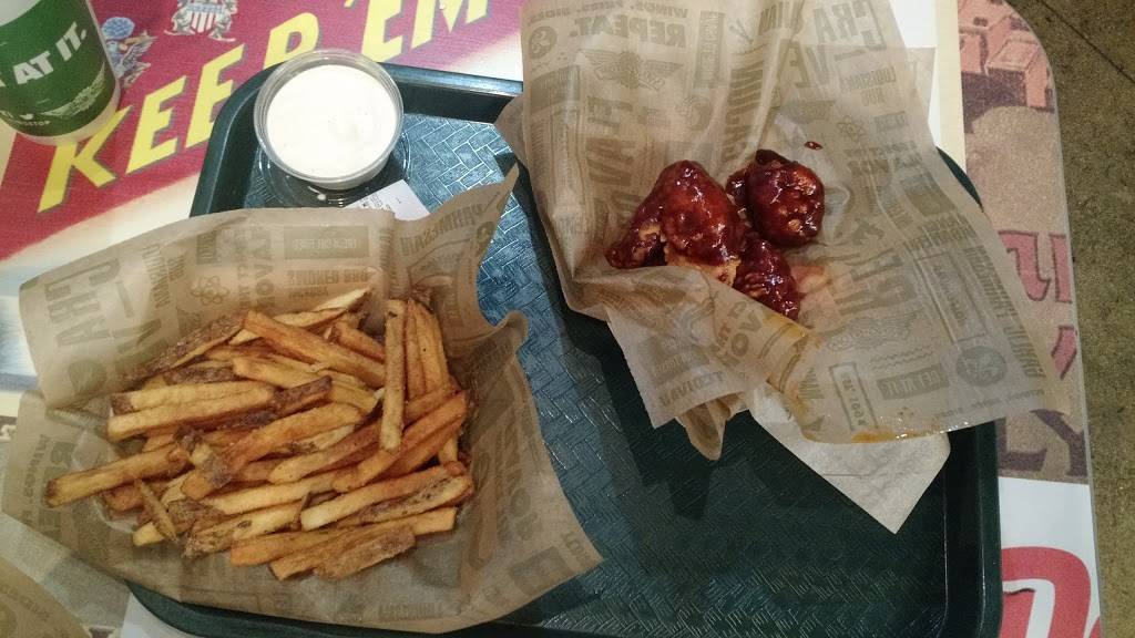 Wingstop | restaurant | 2634 N Clark St, Chicago, IL 60614, USA | 7739048172 OR +1 773-904-8172