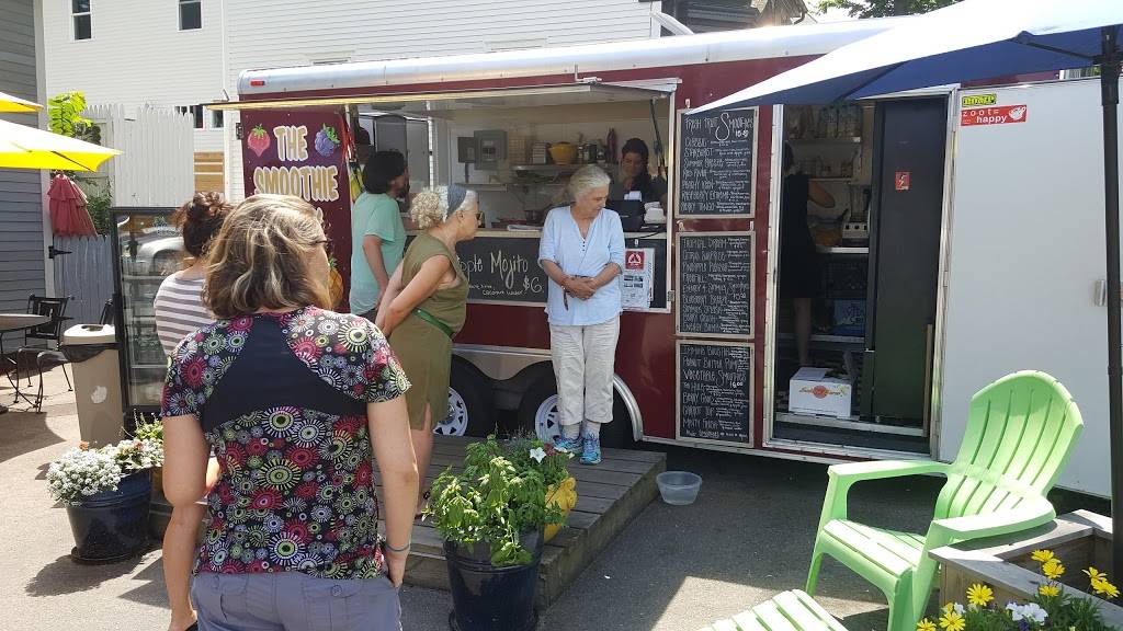 The Smoothie Shack | restaurant | 46 Elm St, Camden, ME 04843, USA | 2079751155 OR +1 207-975-1155