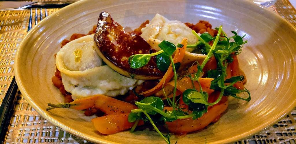 47e Parallèle | restaurant | 333 Rue Jacques-Parizeau, Québec, QC G1R 5G2, Canada | 4186924747 OR +1 418-692-4747