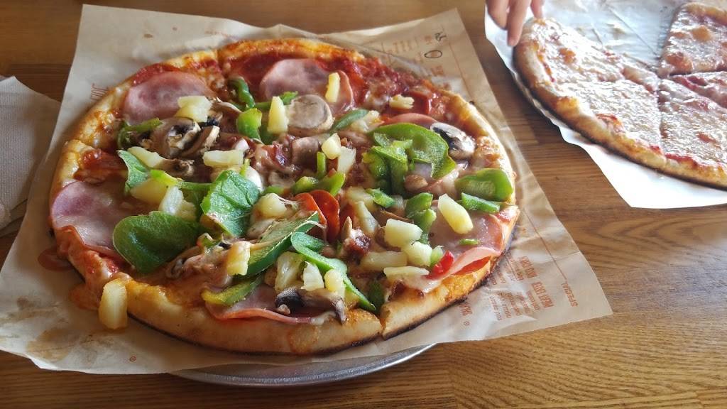 Blaze Pizza | meal takeaway | 5620 Paseo Del Norte, Carlsbad, CA 92008, USA | 7608945029 OR +1 760-894-5029
