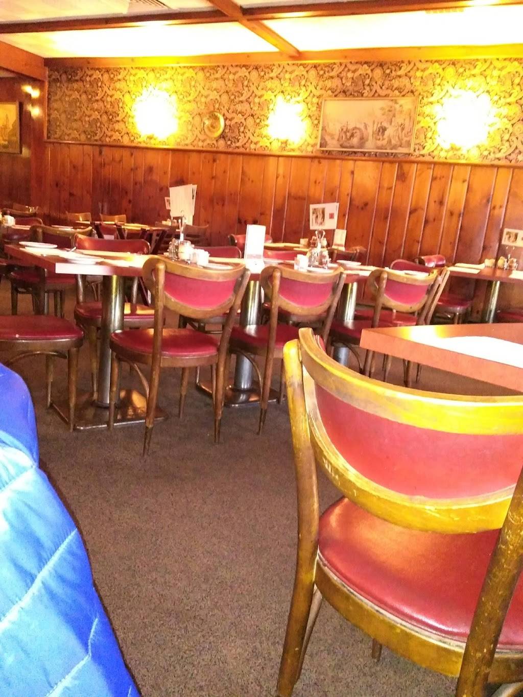 Arnies Restaurant | restaurant | 20 Margaret St, Plattsburgh, NY 12901, USA | 5185633003 OR +1 518-563-3003