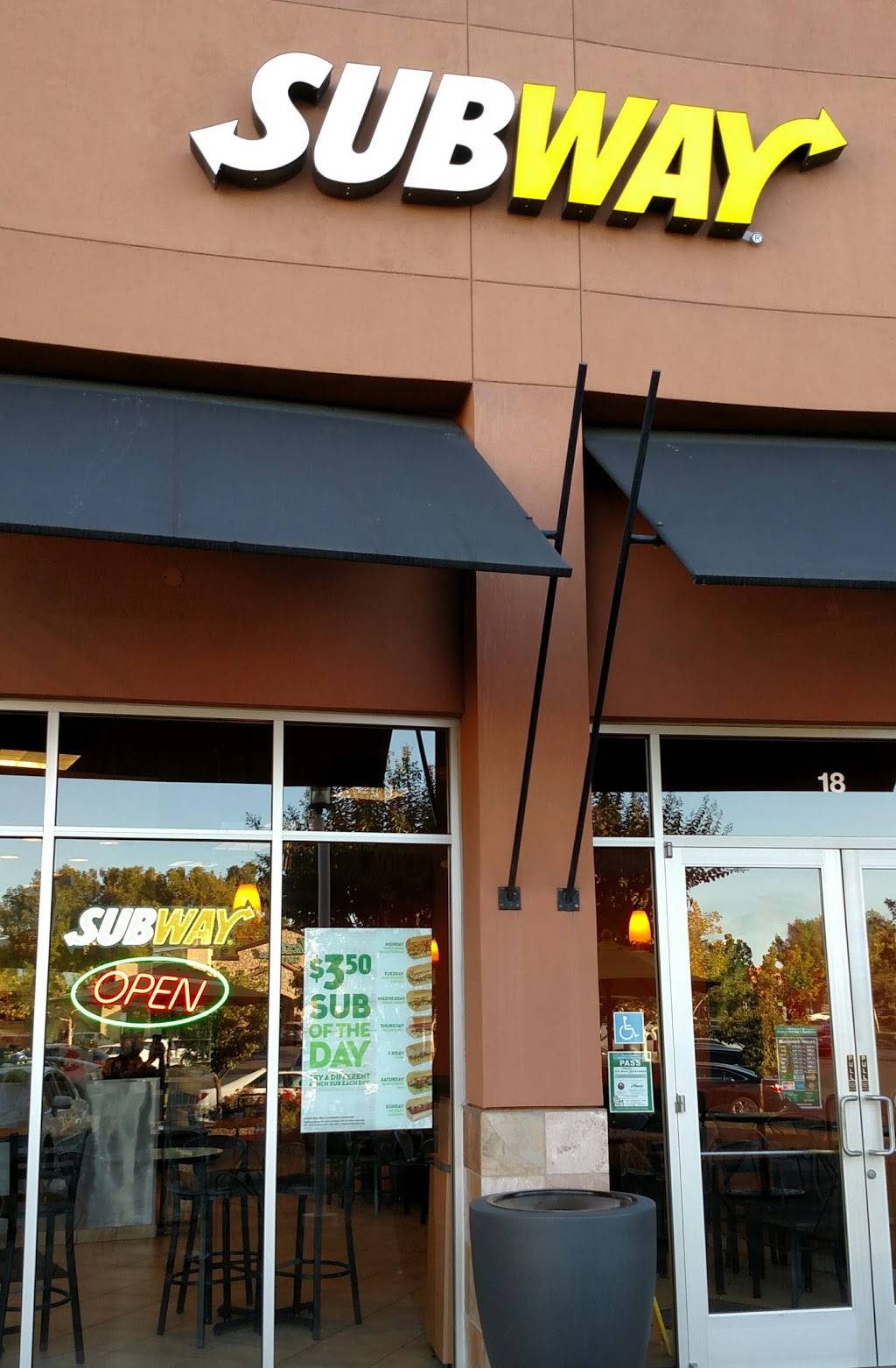 Subway | restaurant | 2030 Douglas Blvd Suite 18 Rocky Ridge, Town Center, Roseville, CA 95661, USA | 9167722282 OR +1 916-772-2282