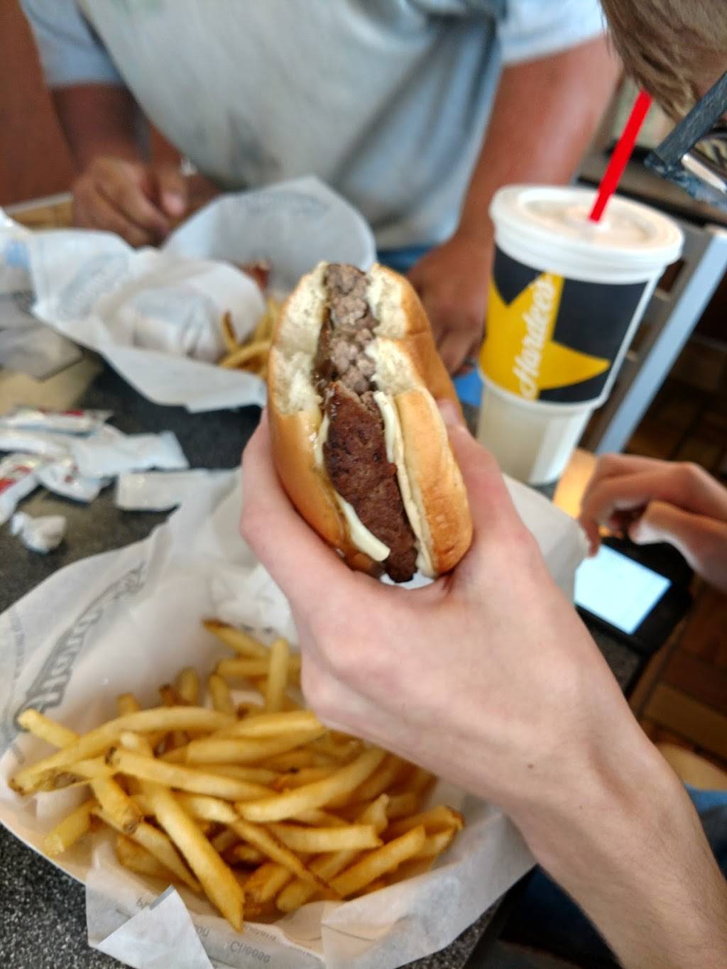 Hardees | restaurant | 11121 Midlothian Turnpike, Richmond, VA 23235, USA | 8047941490 OR +1 804-794-1490