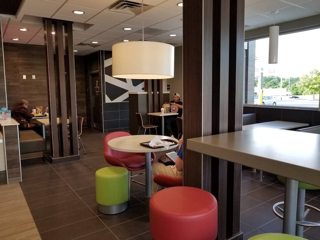 McDonalds | cafe | 16701 Crabbs Branch Way, Rockville, MD 20855, USA | 3015279113 OR +1 301-527-9113