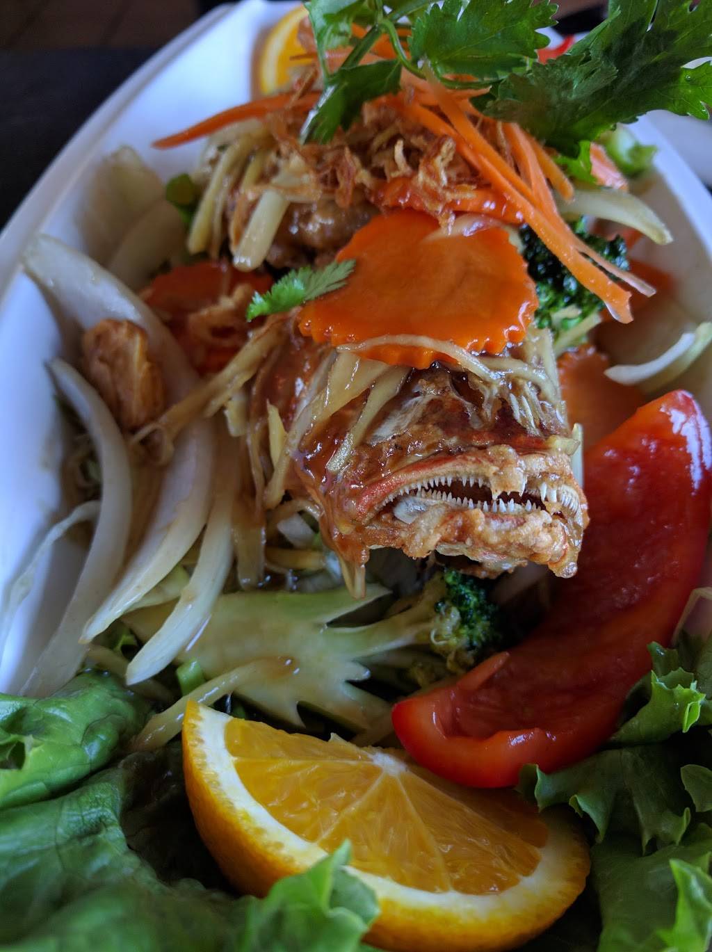 Nimman Thai Cuisine | restaurant | 2451 Lake Shore Blvd W, Etobicoke, ON M8V 1C5, Canada | 4162554224 OR +1 416-255-4224