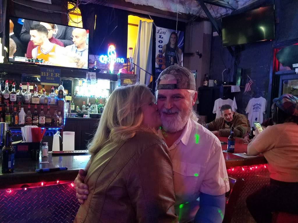 Mack Daddys | restaurant | 1031 IN-62, Charlestown, IN 47111, USA | 8122561092 OR +1 812-256-1092