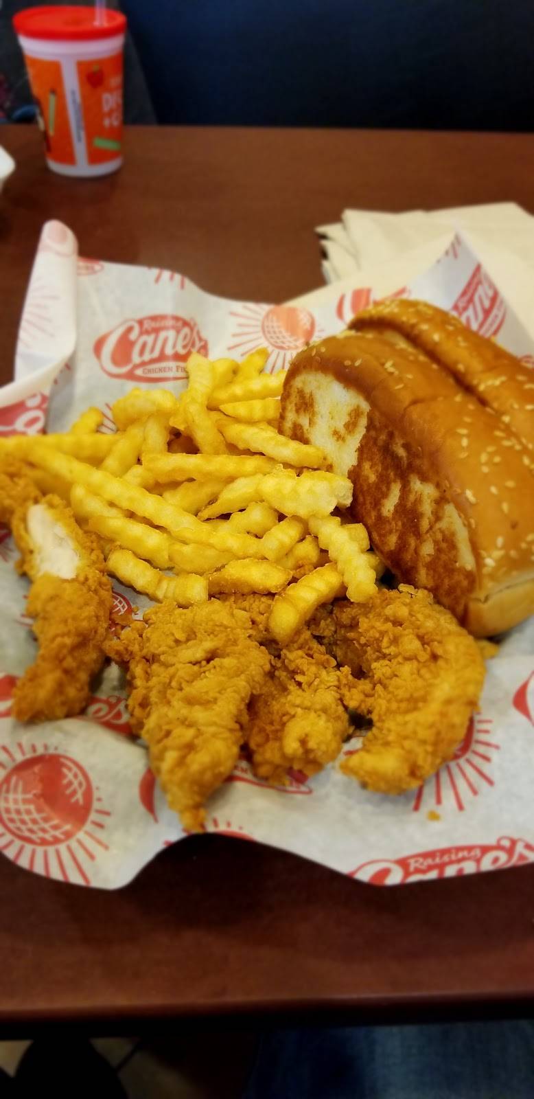 Raising Canes Chicken Fingers | meal takeaway | 9490 Dorchester Rd, Summerville, SC 29485, USA | 8438510600 OR +1 843-851-0600