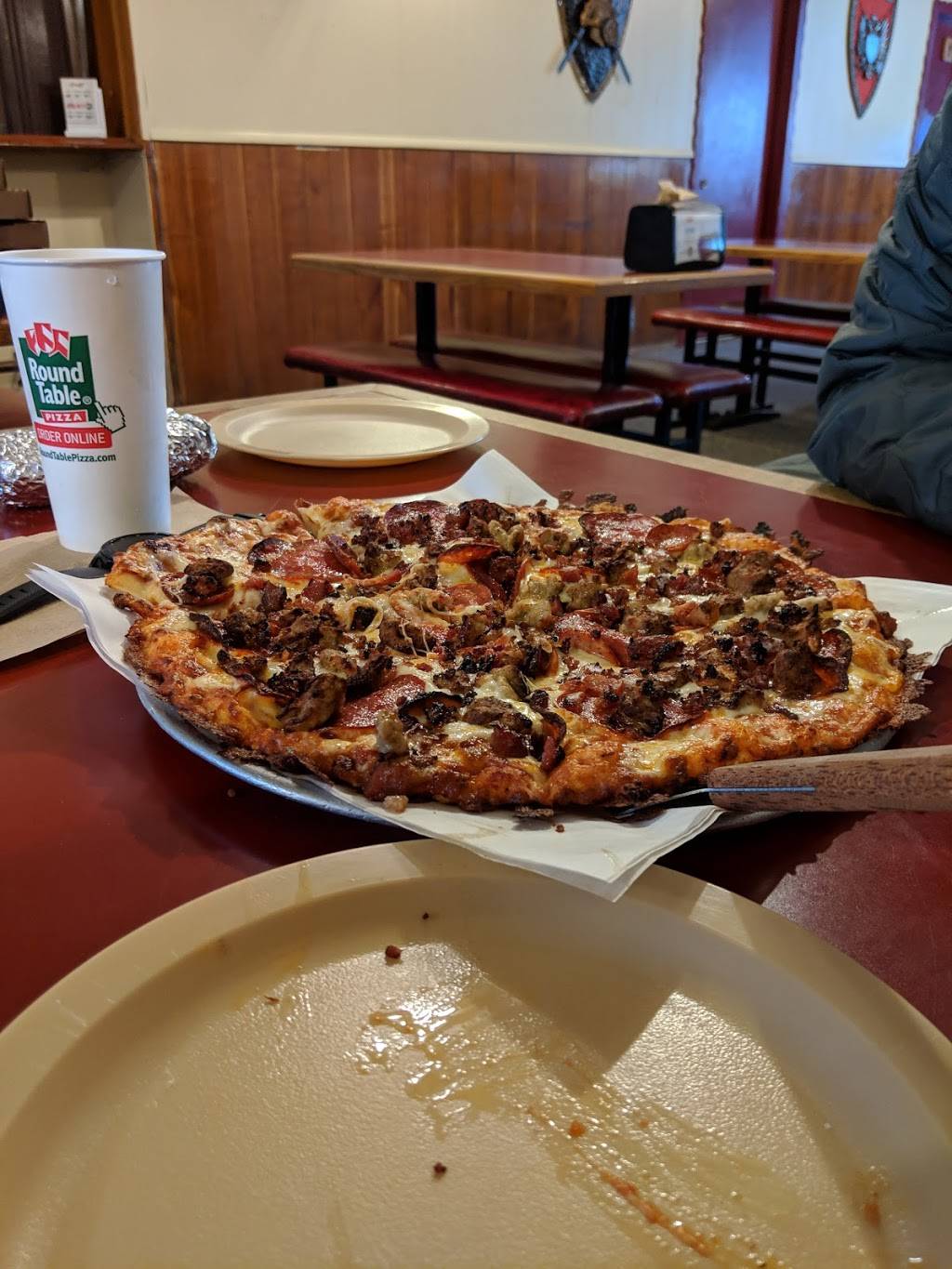 Round Table Pizza | meal delivery | 399 1st St, Los Altos, CA 94022, USA | 6509410237 OR +1 650-941-0237