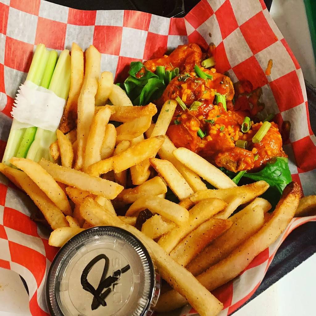 Wingin it Wings | restaurant | 900 W Marshall St, Norristown, PA 19401, USA | 6102792548 OR +1 610-279-2548