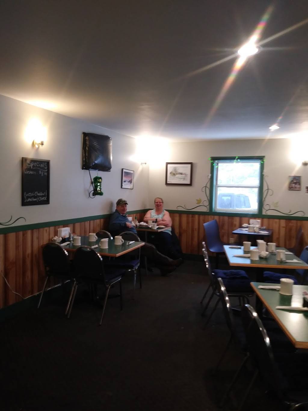 Papas Place | restaurant | 1948 VT-100, Eden, VT 05652, USA | 8026359319 OR +1 802-635-9319