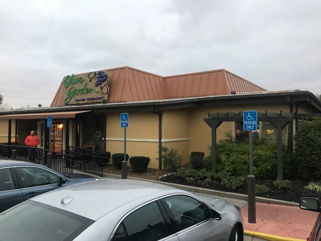 Olive Garden Italian Restaurant | meal takeaway | 475 Ohio Pike, Cincinnati, OH 45255, USA | 5135284075 OR +1 513-528-4075