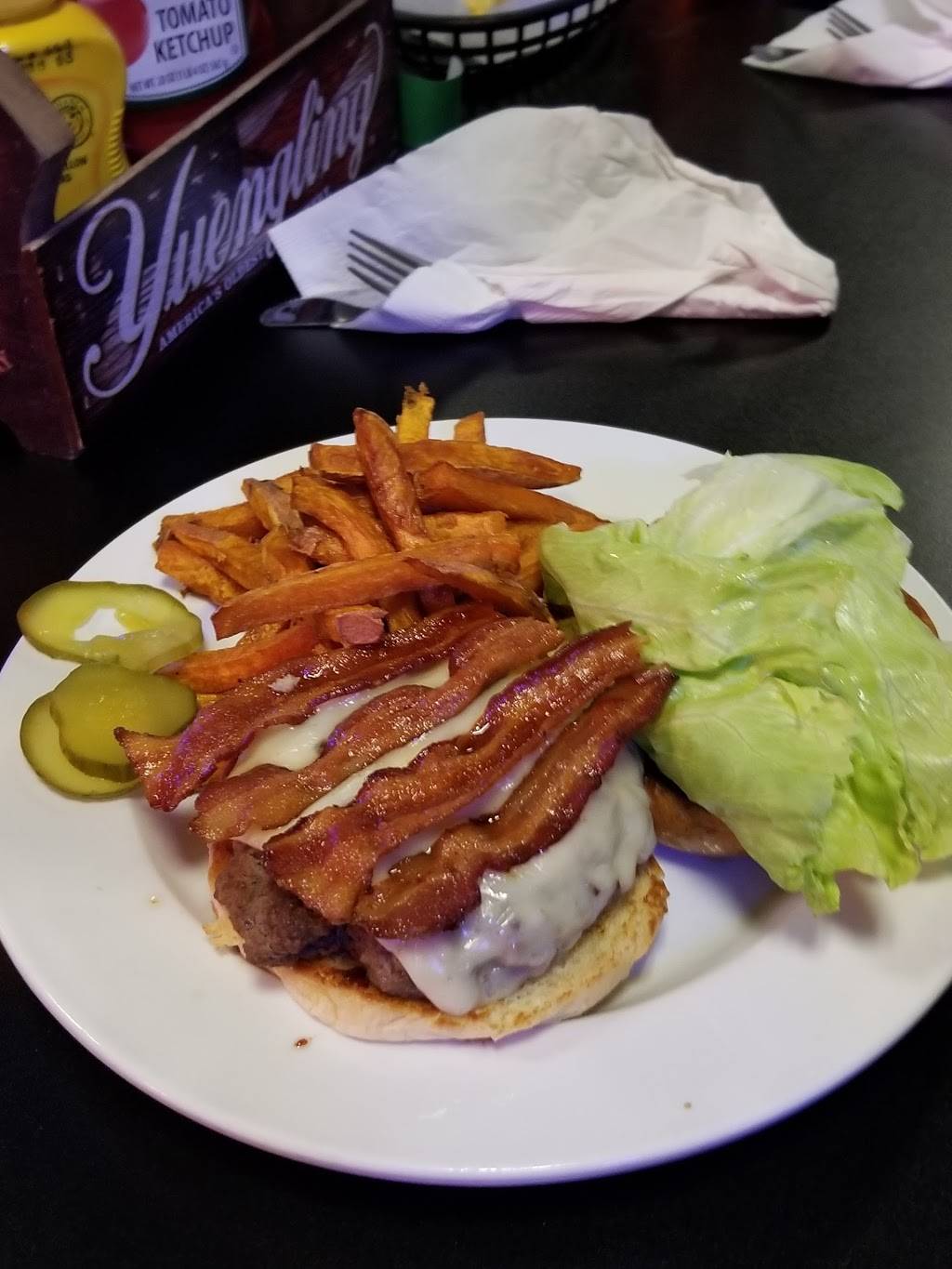 Smokehouse Bar & Grill | restaurant | 708 W Race St, Kingston, TN 37763, USA | 8652488026 OR +1 865-248-8026