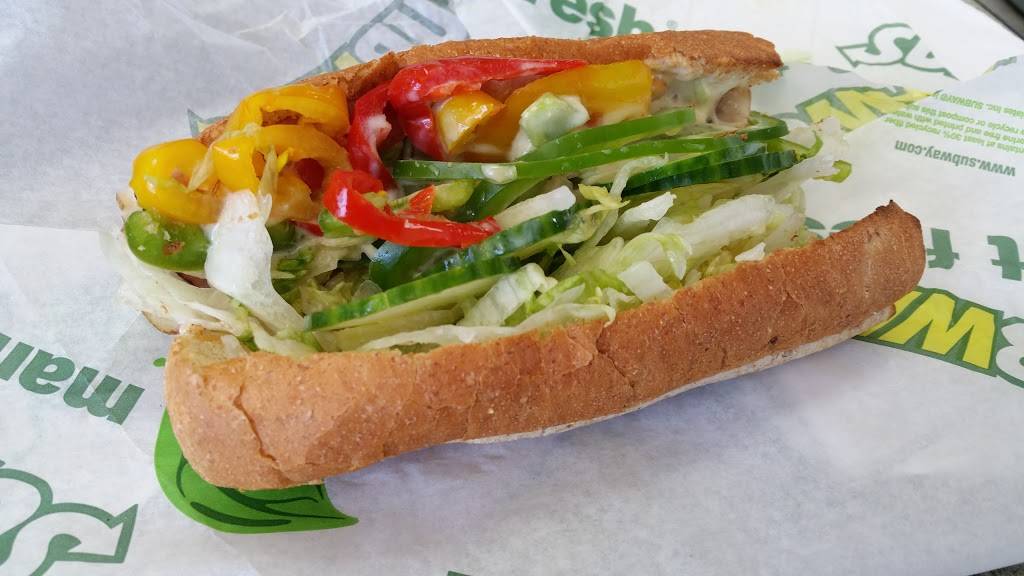 Subway | restaurant | 2335 Rue Saint-Louis, Gatineau, QC J8V 1J2, Canada | 8195685290 OR +1 819-568-5290