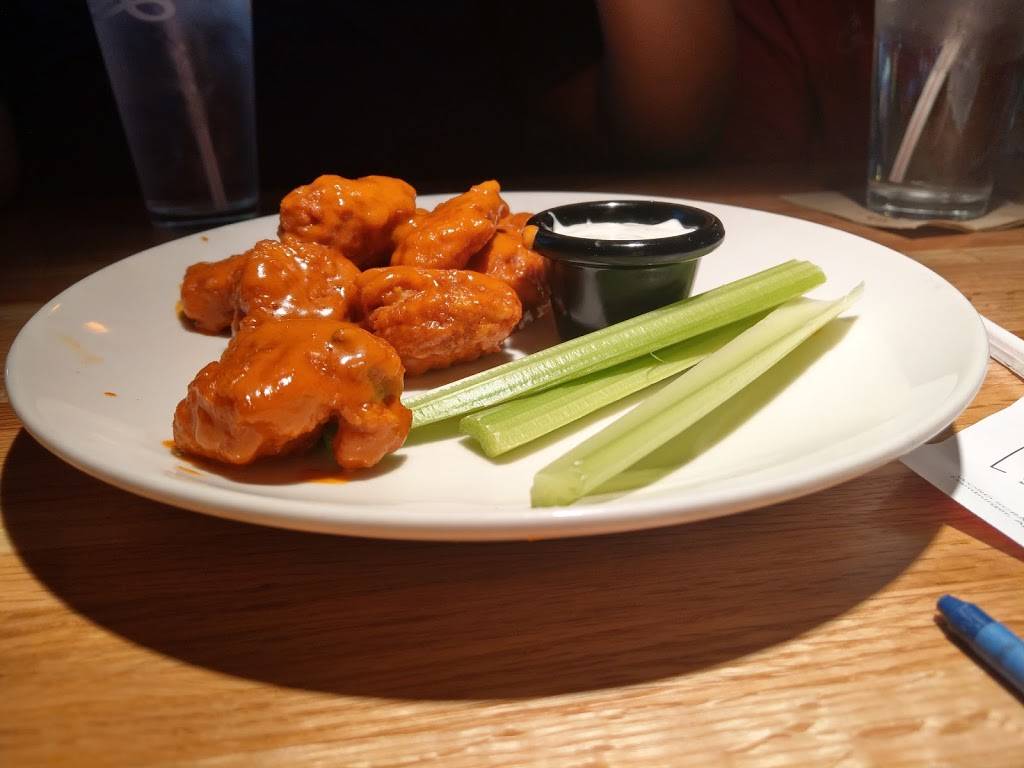 Applebees Grill + Bar | restaurant | 3000 Dial Dr, Council Bluffs, IA 51501, USA | 7123661250 OR +1 712-366-1250