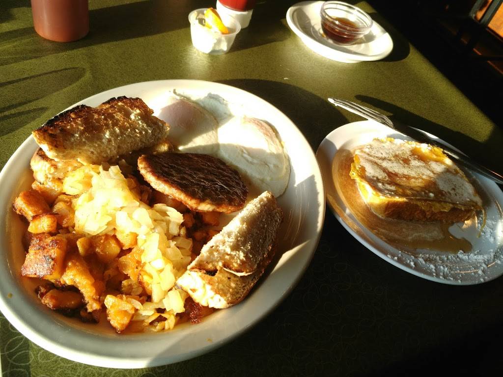 Brady Js | restaurant | 24 Maple Ave, Bloomfield, NY 14469, USA | 5856574611 OR +1 585-657-4611