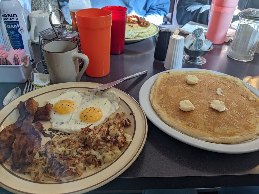 Summer Place | restaurant | 236 Kloman Ave, Republic, MI 49879, USA | 9063762419 OR +1 906-376-2419