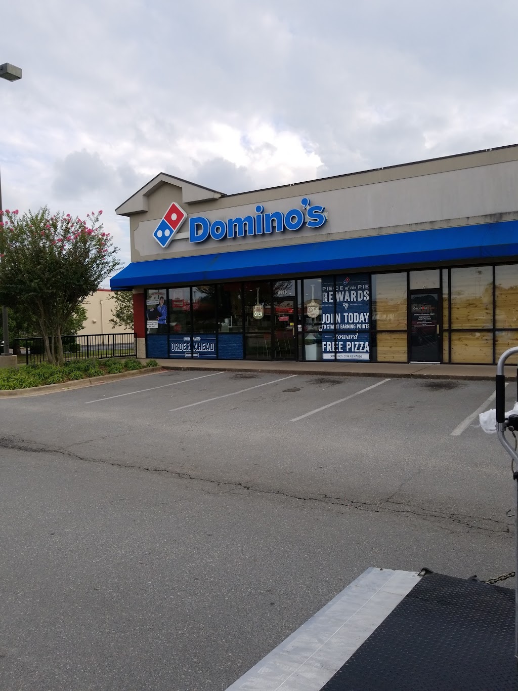 Dominos Pizza | meal delivery | 17310 I-30 Ste 1, Benton, AR 72019, USA | 5014084688 OR +1 501-408-4688