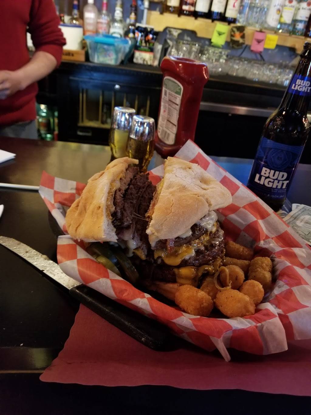 Karmalis Bar & Grill | restaurant | 1903 Harrison St, Oshkosh, WI 54901, USA | 9202359307 OR +1 920-235-9307