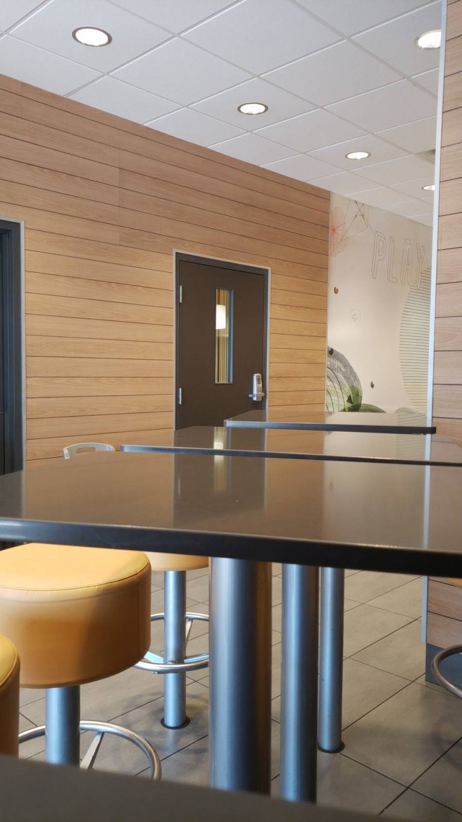 McDonalds | cafe | 1661 Hunt Club Rd, Ottawa, ON K1T 3Z3, Canada | 6132499028 OR +1 613-249-9028