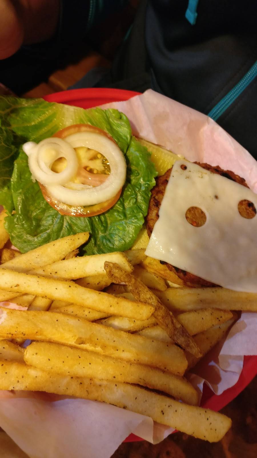 Mainely Meat BBQ on Dreamwood Hill | restaurant | 369 ME-3, Bar Harbor, ME 04609, USA | 2072881100 OR +1 207-288-1100