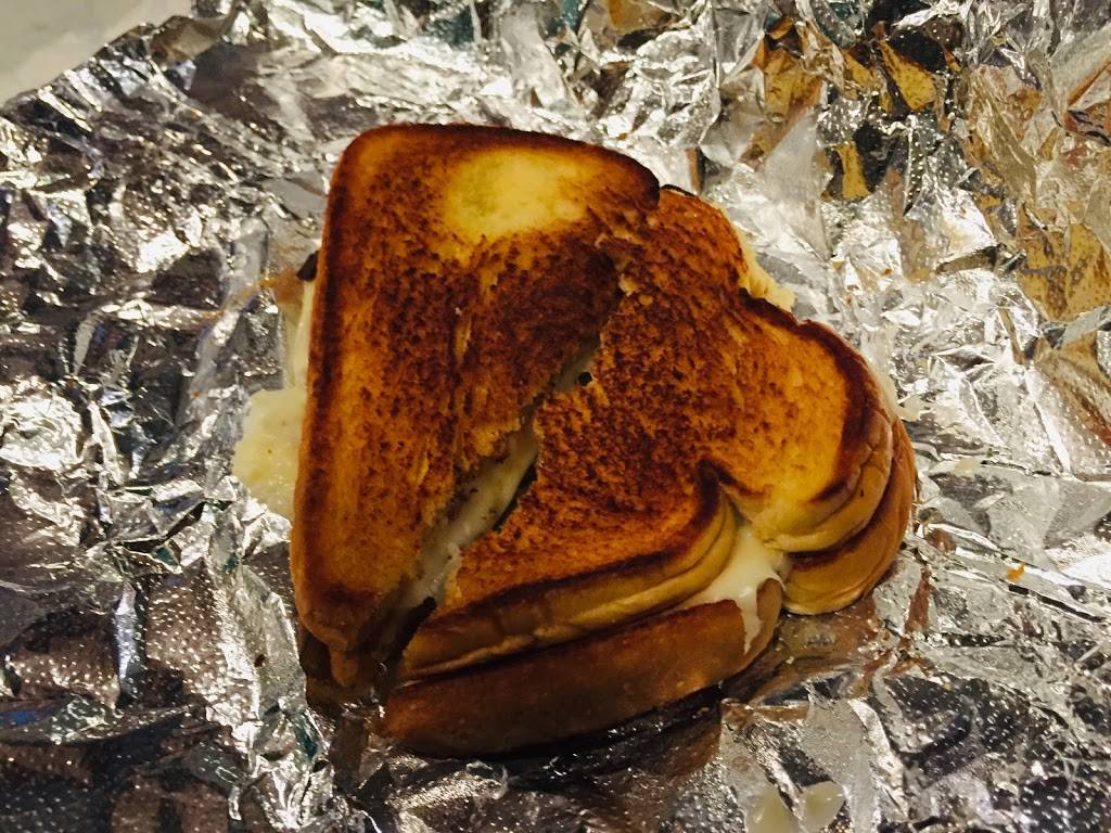 Buddys Burgers Breasts & Fries | restaurant | 148 W State St, Kennett Square, PA 19348, USA | 4847327162 OR +1 484-732-7162