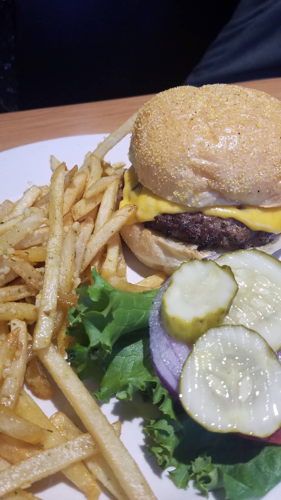 Carmens Burger Bar | restaurant | 90 Mark West Springs Rd, Santa Rosa, CA 95403, USA | 7075261575 OR +1 707-526-1575