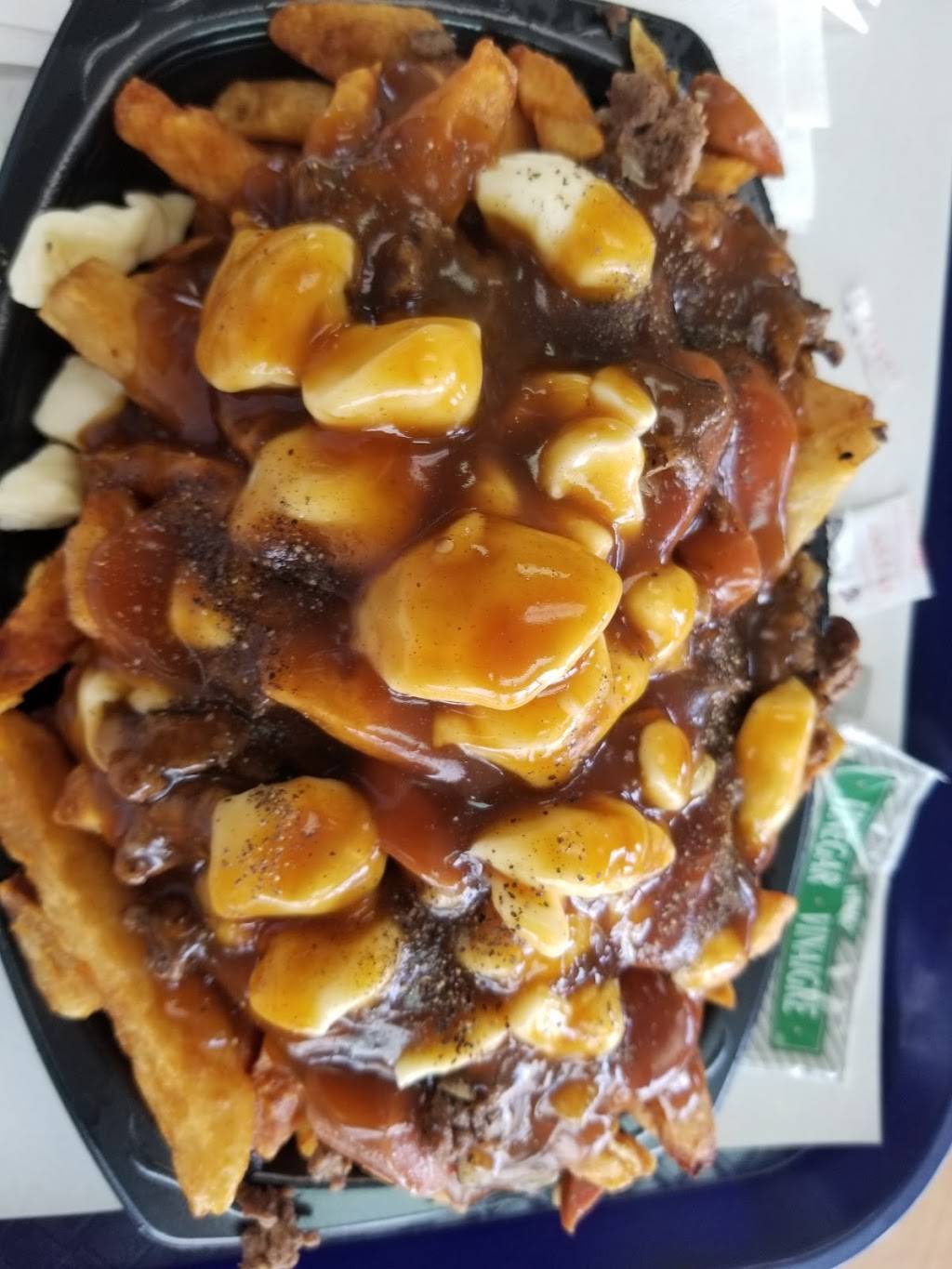 Valentine | restaurant | 2860 Chemin des Quatre-Bourgeois, Québec, QC G1V 1Y3, Canada | 4186584348 OR +1 418-658-4348