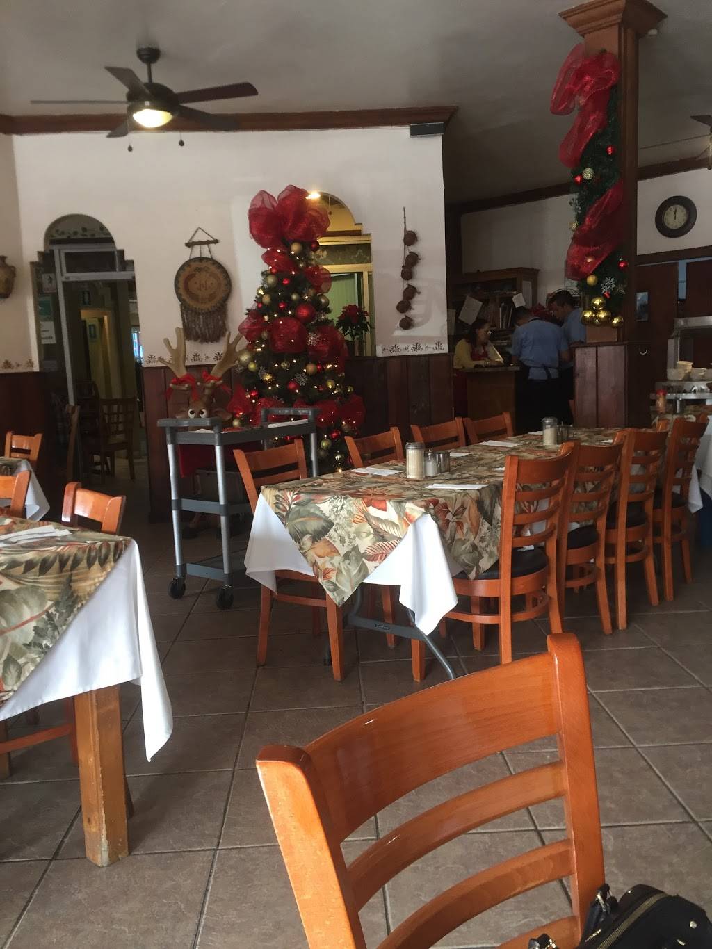 Las Cazuelitas Restaurant Bar | restaurant | Blvd Costero 609 Local 11-12, Zona Centro, 22800 Ensenada, B.C., Mexico | 016461757486 OR +52 646 175 7486