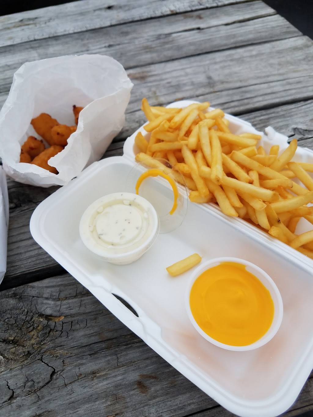 The Freeze | restaurant | 131 Hawley St, Grayslake, IL 60030, USA | 8472232262 OR +1 847-223-2262