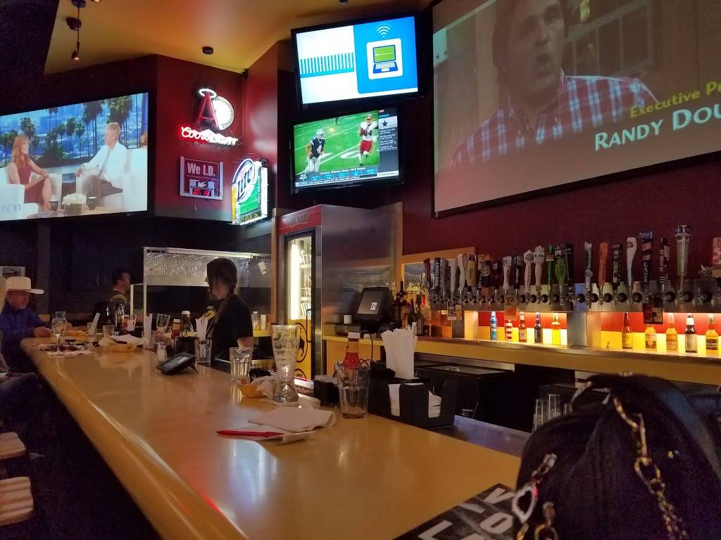 Buffalo Wild Wings | restaurant | 3575 W Stetson Ave, Hemet, CA 92545, USA | 9519256111 OR +1 951-925-6111