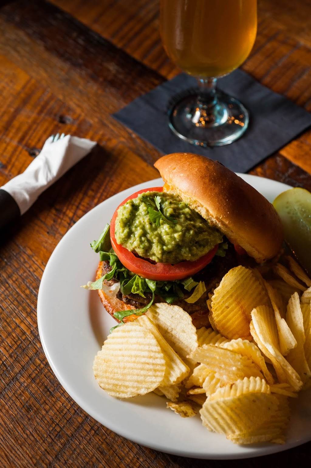 South Pointe Tavern | restaurant | 40 South Pointe Dr #109, Miami Beach, FL 33139, USA | 3057638368 OR +1 305-763-8368