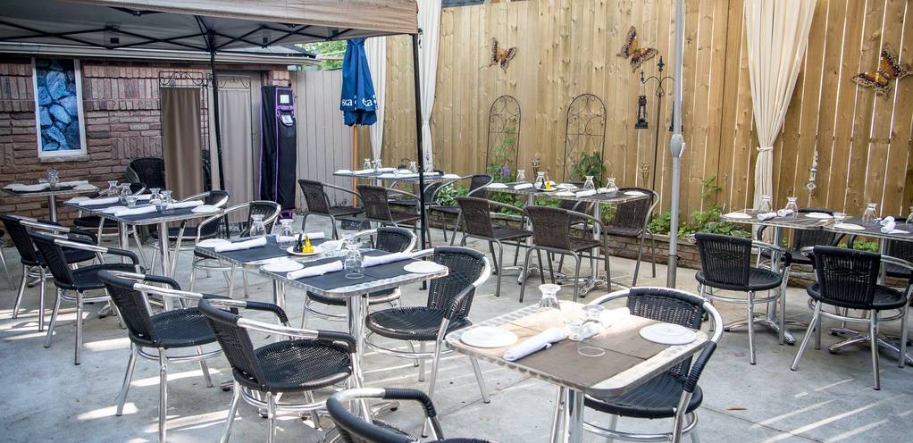 Veloute Bistro & Catering | restaurant | 2343 Queen St E, Toronto, ON M4E 1H2, Canada | 4166967392 OR +1 416-696-7392