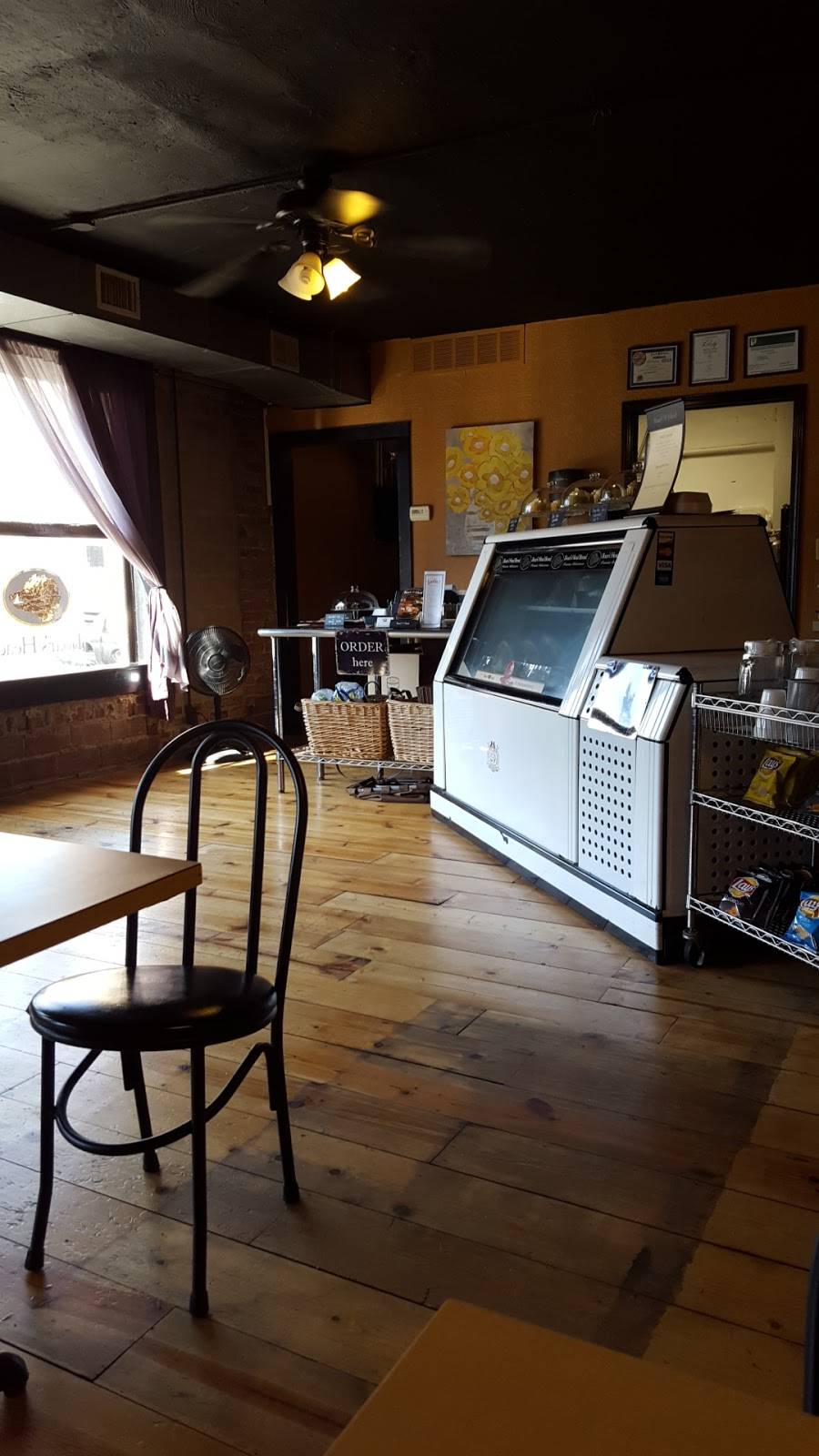 Sorellas | restaurant | 7 N Missouri St, Liberty, MO 64068, USA | 8167811200 OR +1 816-781-1200