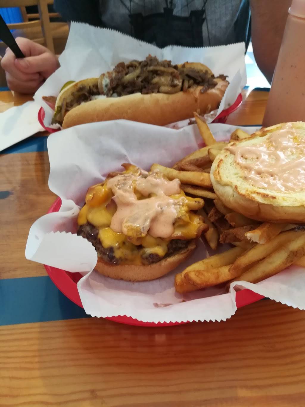 Courtneys restaurant and ice cream | restaurant | 8855 SE Bridge Rd, Hobe Sound, FL 33455, USA | 7725464093 OR +1 772-546-4093