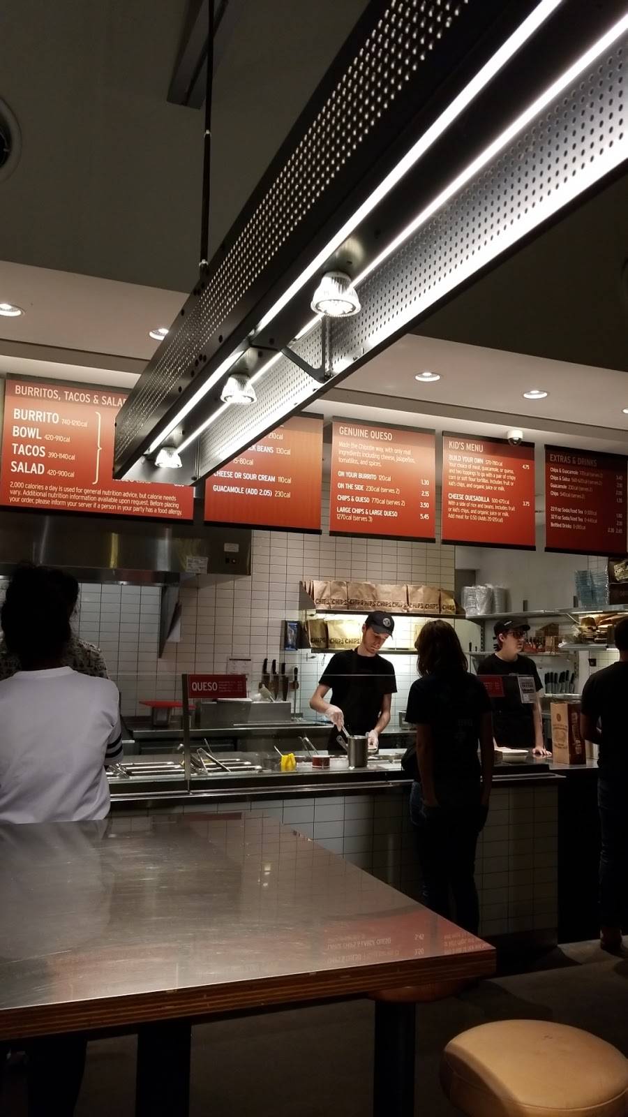 Chipotle Mexican Grill | restaurant | 530 Memorial Dr Ste A, Chicopee, MA 01020, USA | 4135925455 OR +1 413-592-5455