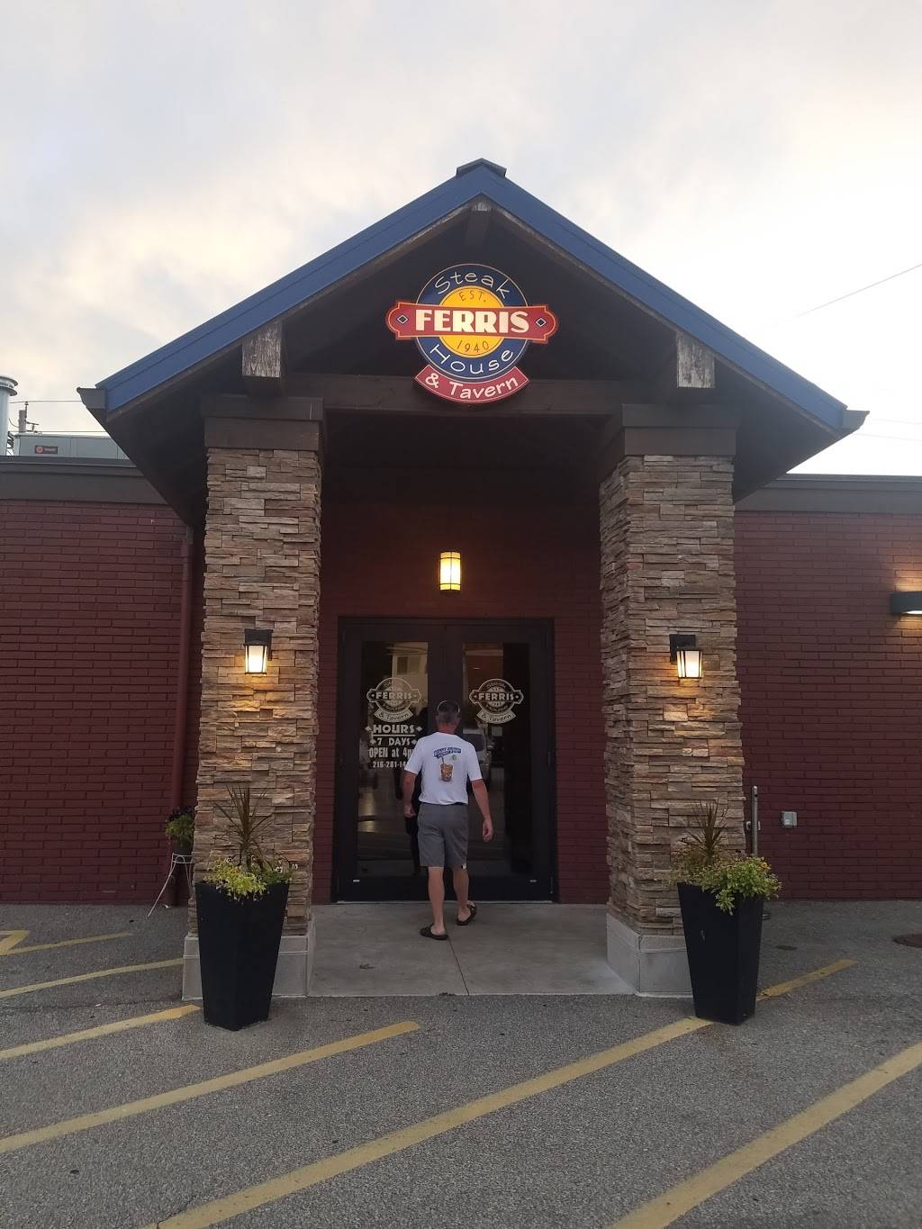 Ferris Steak House | restaurant | 2589 Wooster Rd, Rocky River, OH 44116, USA | 2162811437 OR +1 216-281-1437