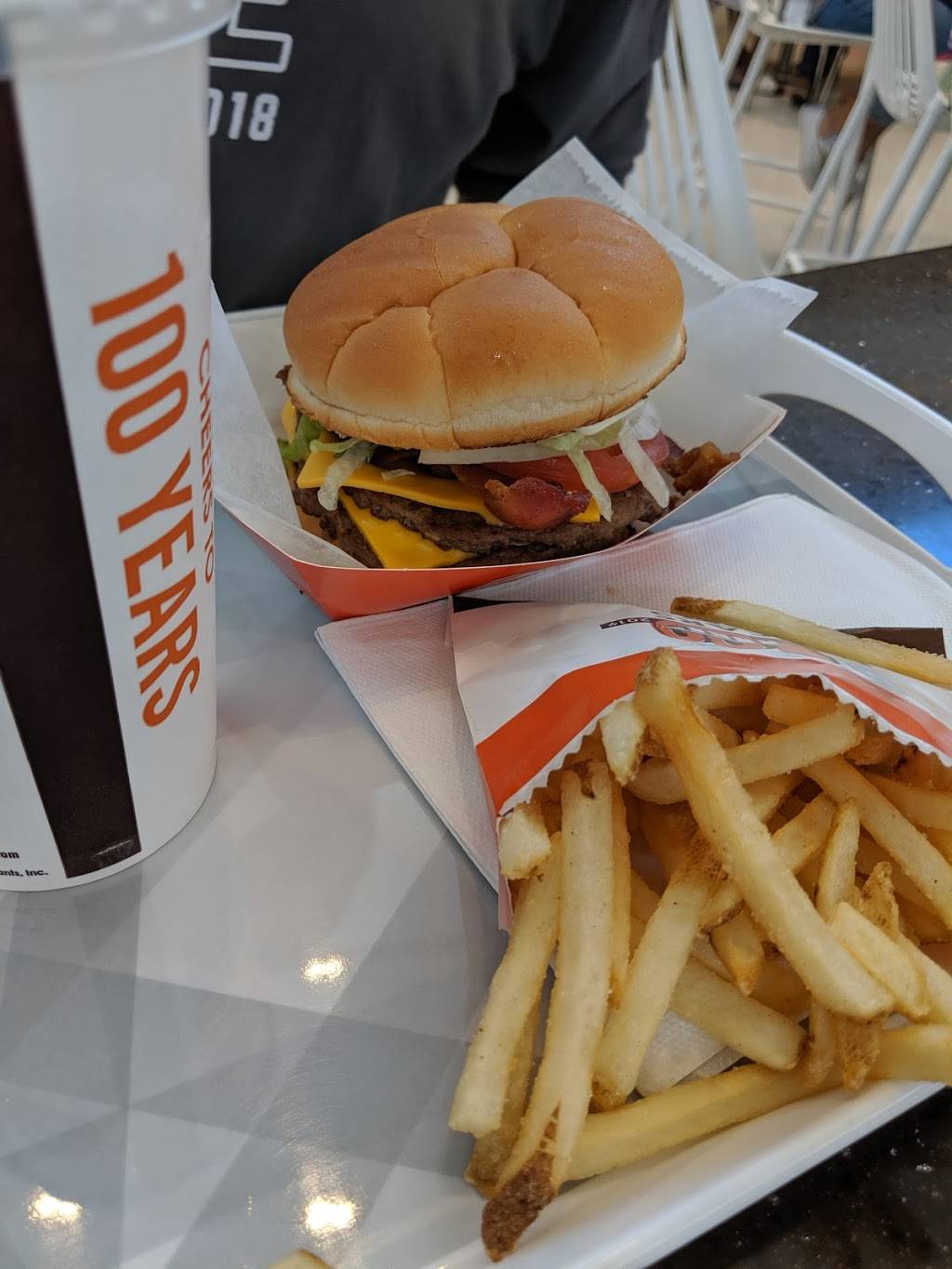 A&W | restaurant | 376 South Avenue, Bloomington, MN 55425, USA | 9528588436 OR +1 952-858-8436