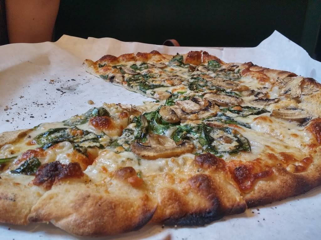 Frank Pepe Pizzeria Napoletana | restaurant | 199 Boylston St, Chestnut Hill, MA 02467, USA | 6179647373 OR +1 617-964-7373