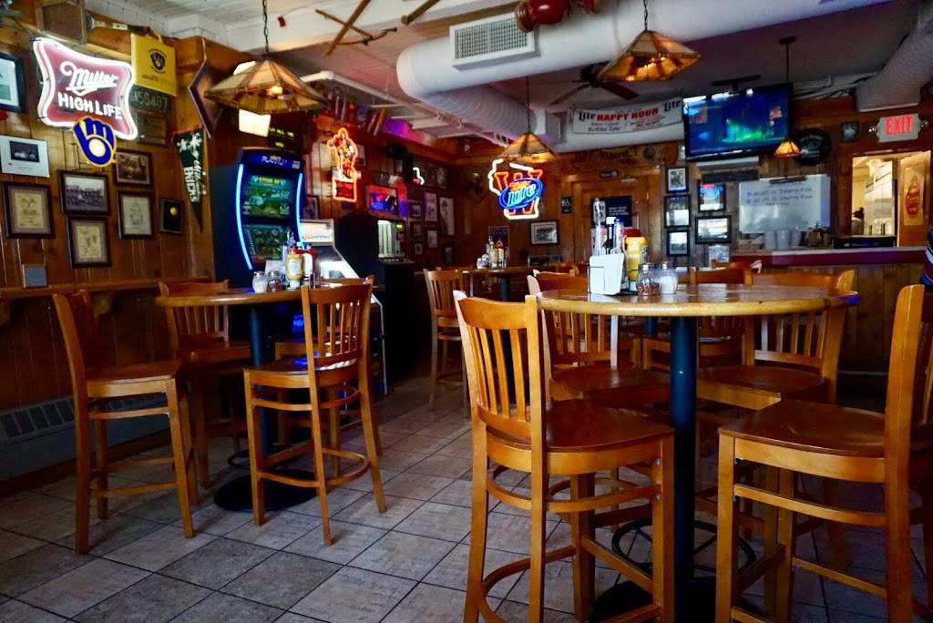 Varsity Club | restaurant | 12400 W Beloit Rd, New Berlin, WI 53151, USA | 2627976400 OR +1 262-797-6400
