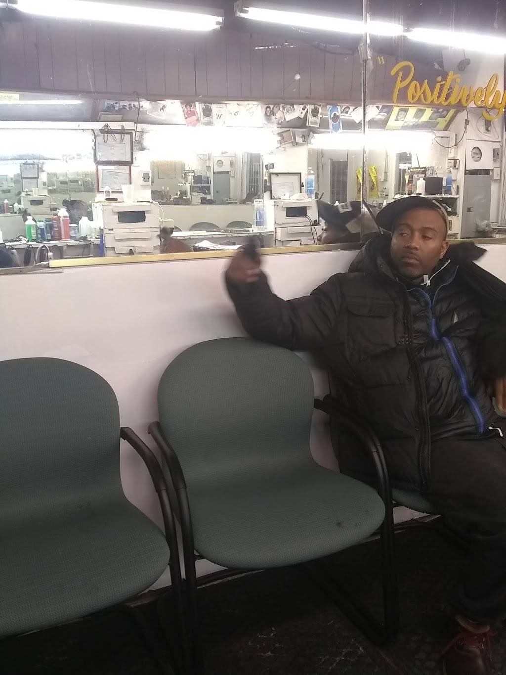 Crown Fried Chicken | restaurant | 2201 N Broad St, Philadelphia, PA 19132, USA | 2152322800 OR +1 215-232-2800