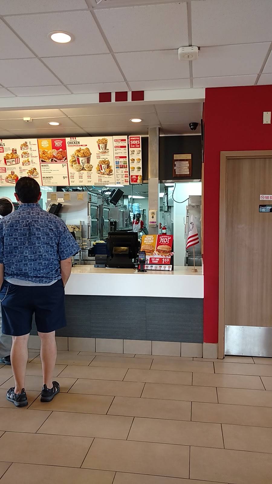 KFC | restaurant | 7521 Richmond Hwy, Alexandria, VA 22306, USA | 7037652294 OR +1 703-765-2294