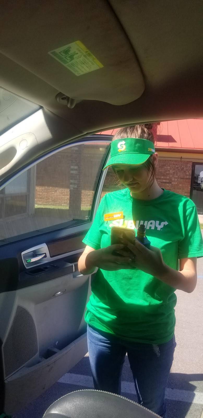 Subway | restaurant | 2403 Broadway St, Anderson, IN 46012, USA | 7656498993 OR +1 765-649-8993