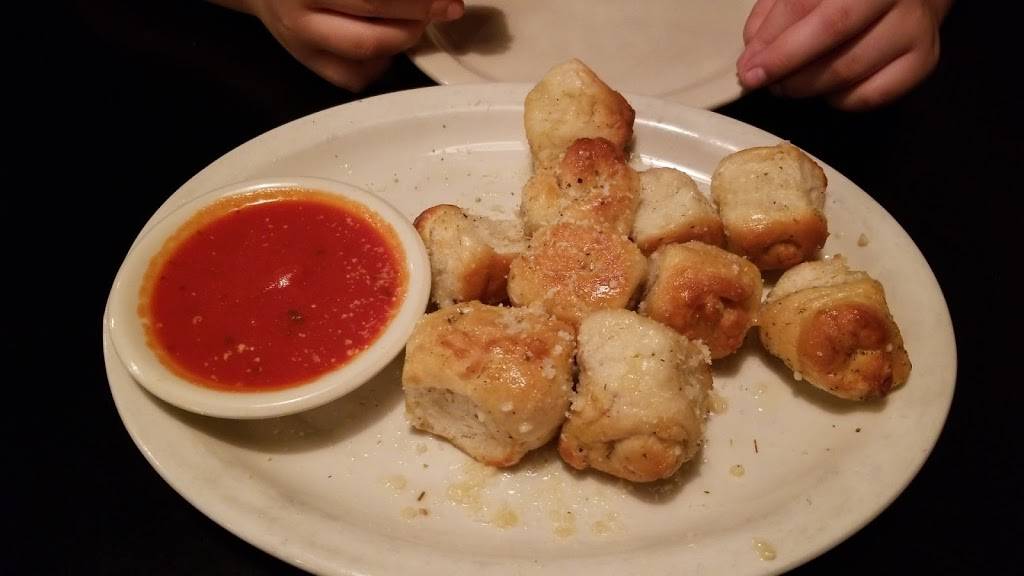 Vettures Pizzeria and Restaurant | restaurant | 36137 E Lake Rd S, Palm Harbor, FL 34685, USA | 7277874858 OR +1 727-787-4858