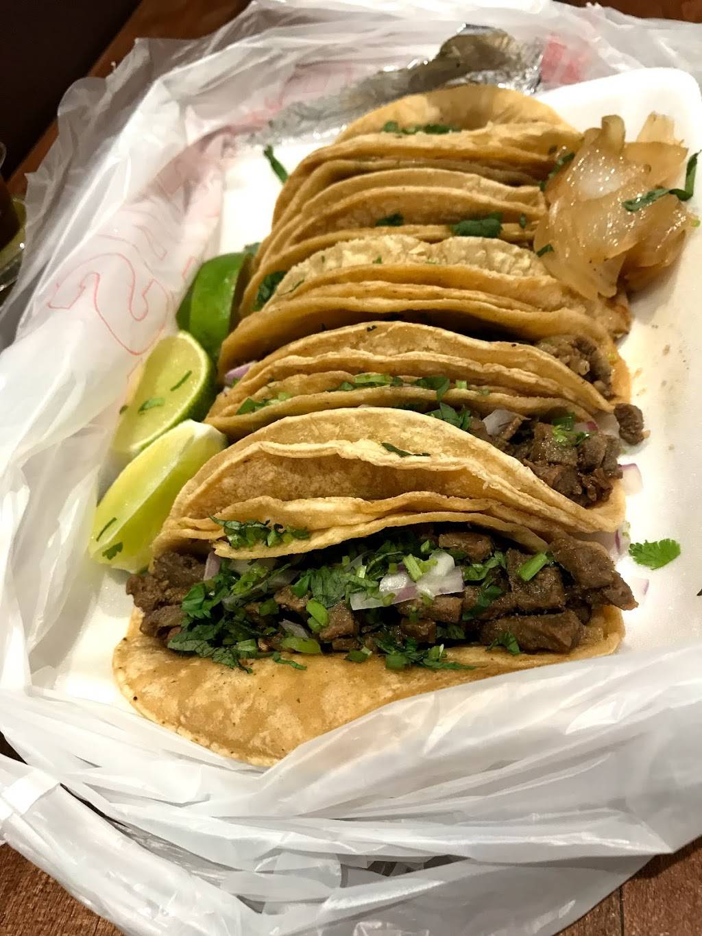 Tacos El Charrito | restaurant | 178 W Becher St, Milwaukee, WI 53204, USA | 4142108277 OR +1 414-210-8277