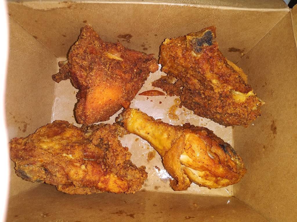 Gepettos Pizzeria and Catering | restaurant | 20 White St, Cohoes, NY 12047, USA | 5182443624 OR +1 518-244-3624