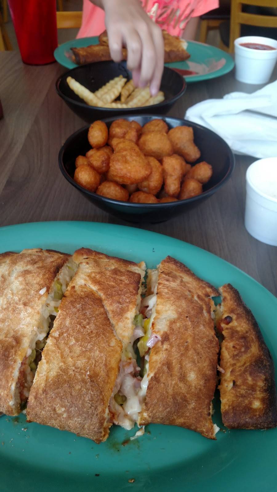 Giovannis Pizza | restaurant | 2003 2nd St, Richlands, VA 24641, USA | 2769630166 OR +1 276-963-0166