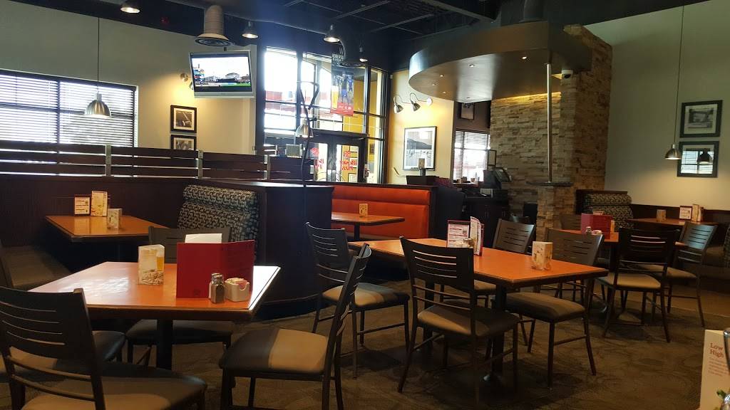 Boston Pizza | restaurant | 780 St Clair St, Chatham-Kent, ON N7L 0E8, Canada | 5193511000 OR +1 519-351-1000