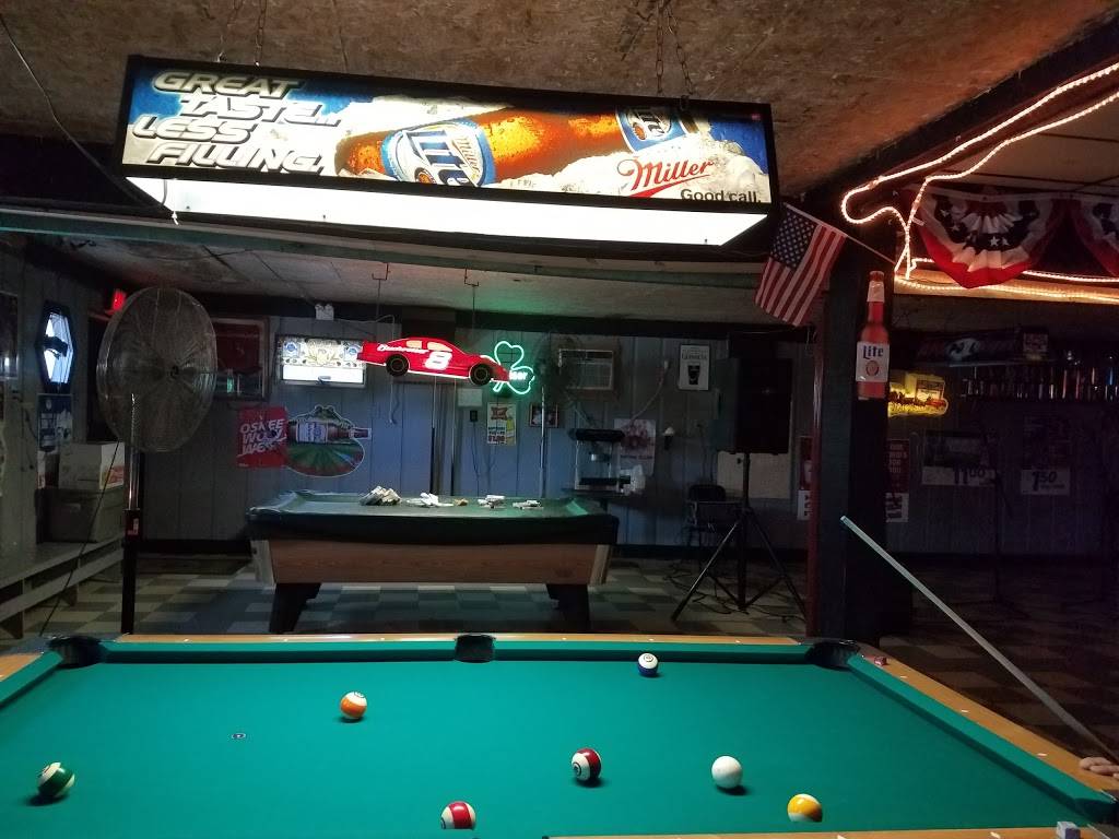 Irish Circle | restaurant | 405 N Walnut St, Wapella, IL 61777, USA | 2179355225 OR +1 217-935-5225